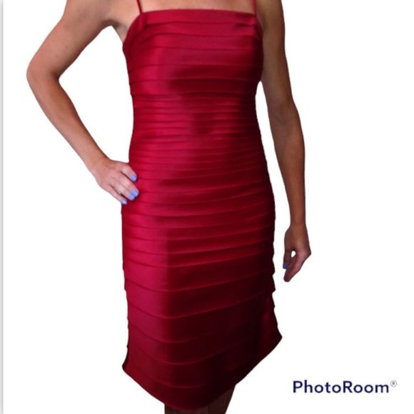 ✨ JS Collections Tiered Crepe Sheath Dress✨ - Picture 9 of 9